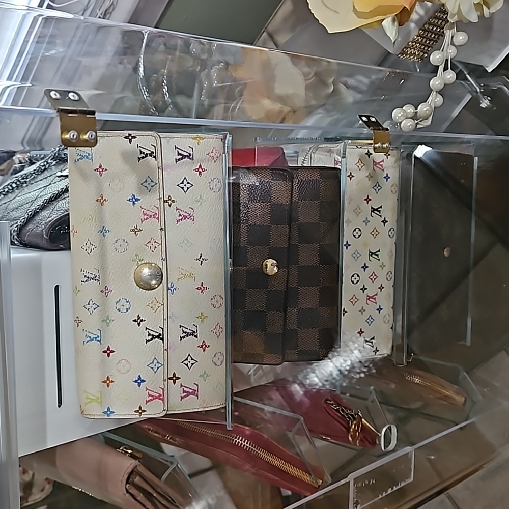 LUXURY WALLETS: CHANEL, GUCCI, LV, MCM, MIU MIU, PRADA, BALLY, YSL, FERRAGAMO - Picture 3 of 7